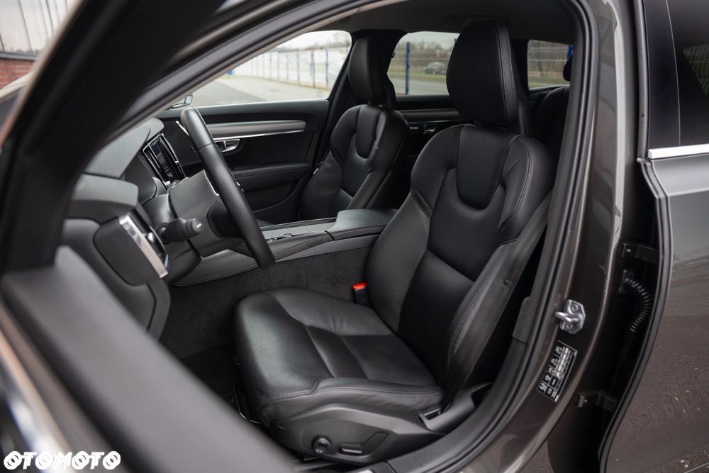 Volvo V90 D3 Geartronic Momentum Pro - 24