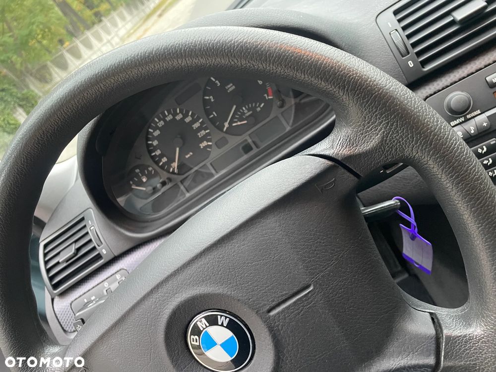 BMW Seria 3 318i - 21