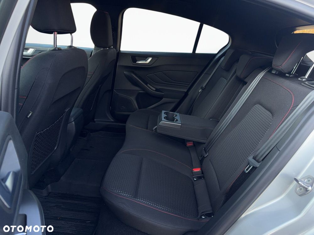 Ford Focus 1.0 EcoBoost ST-Line X - 13