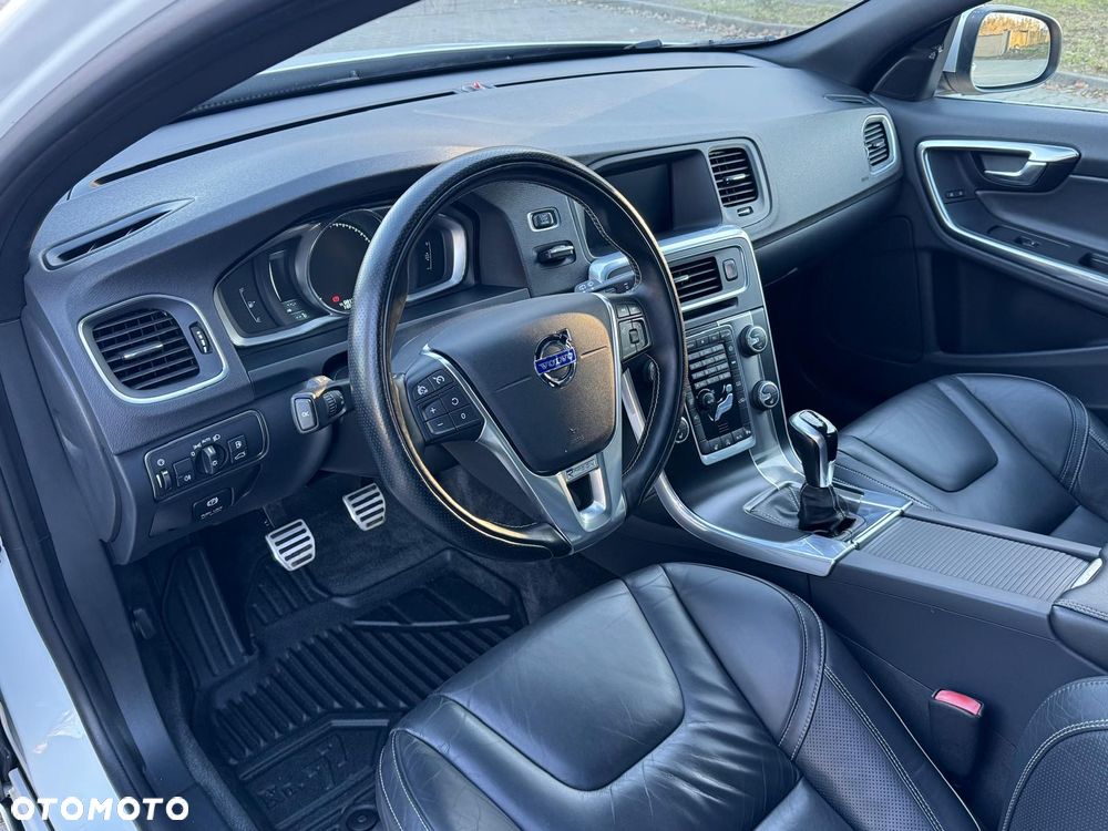 Volvo V60 D4 Drive-E R-Design Summum - 30