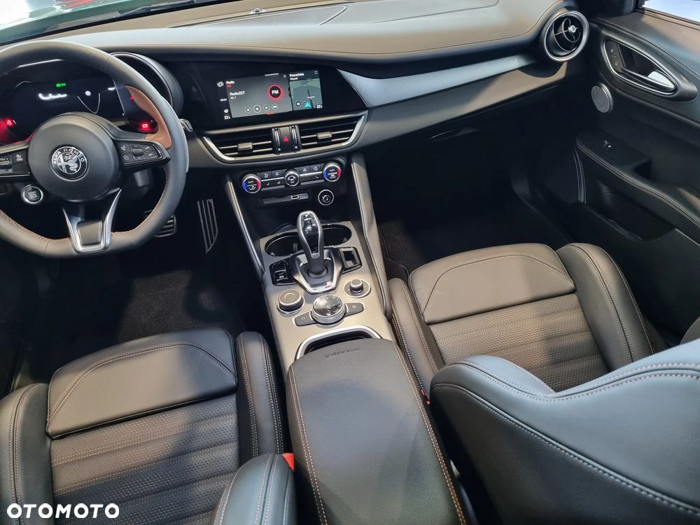 Alfa Romeo Giulia 2.0 Turbo Intensa Q4 - 10
