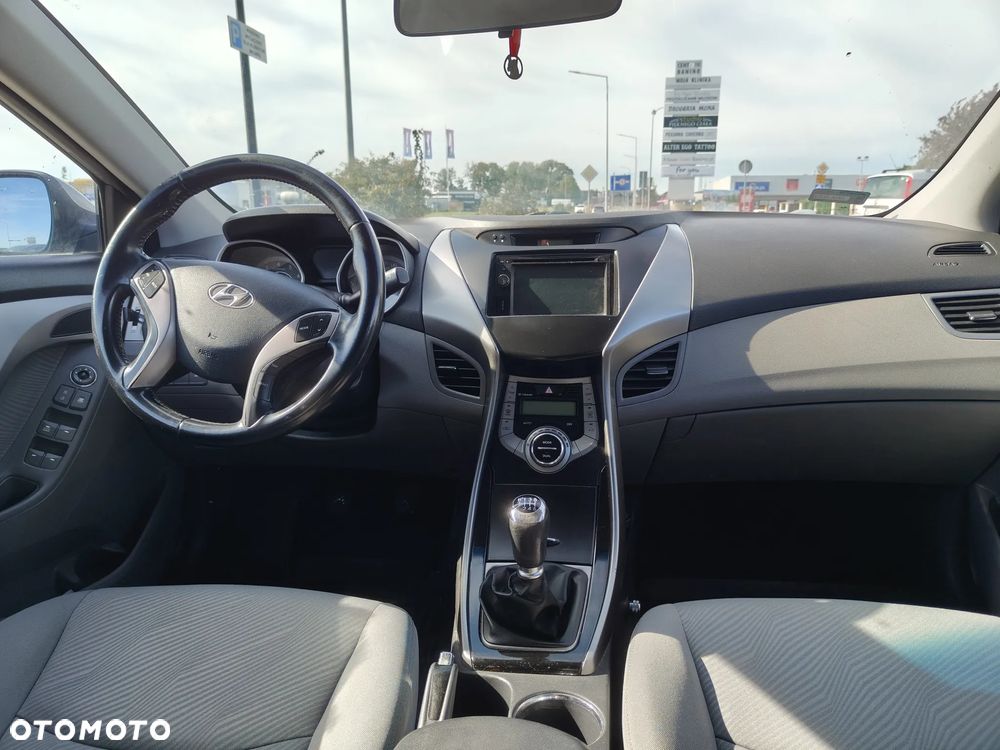 Hyundai Elantra 1.6 Comfort - 9