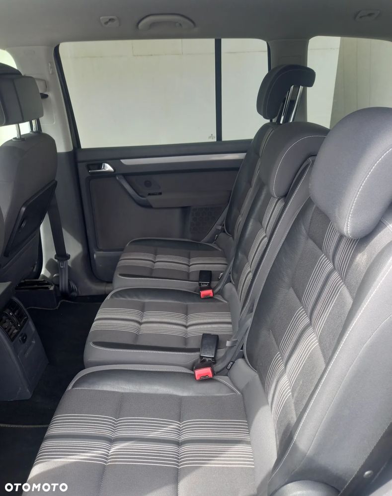 Volkswagen Touran 1.6 TDI DPF BlueMotion Technology Highline - 12