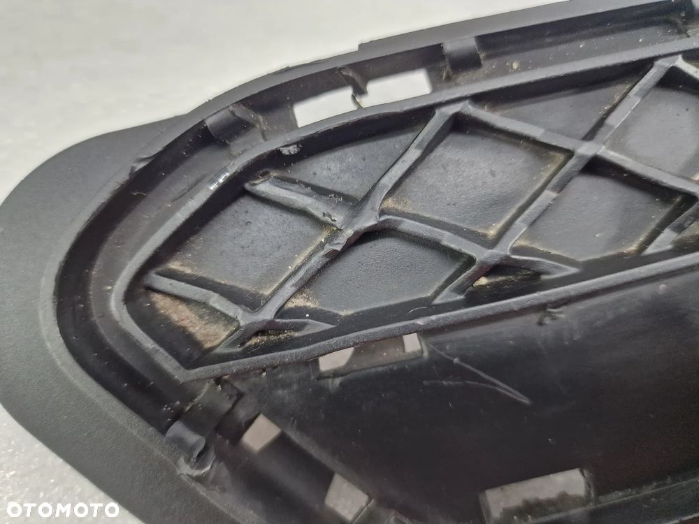 MERCEDES E-KLASSA W212 09- PRAWA KRATKA BOCZNA ZDERZAKA PRZEDNIEGO PRZÓD ( AVANGARDE ) , NR A2128851823 , NR AUKCJI C/138 - 6