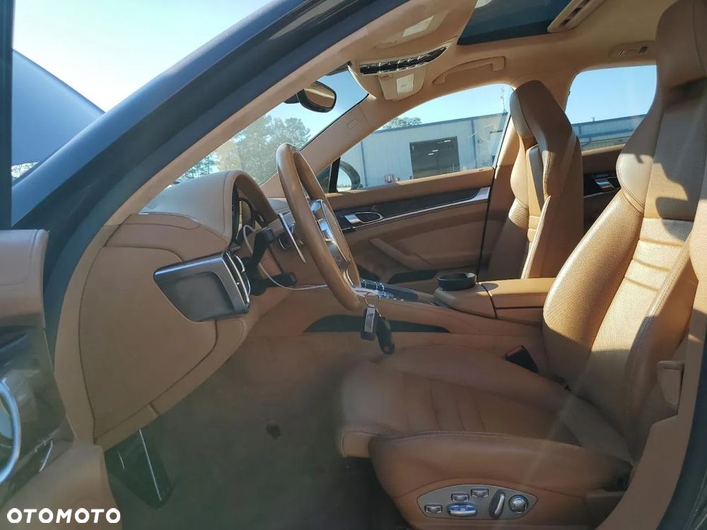 Porsche Panamera GTS - 8