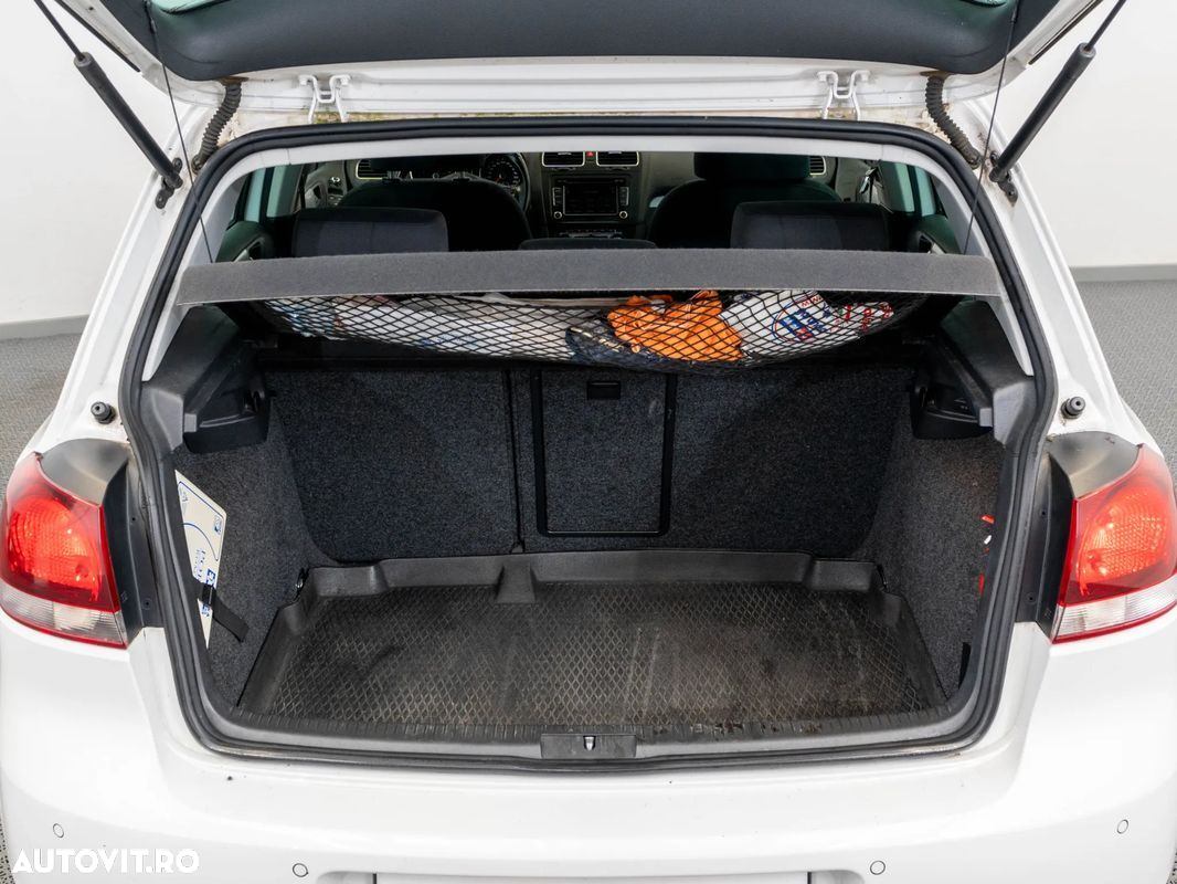 Volkswagen Golf - 6