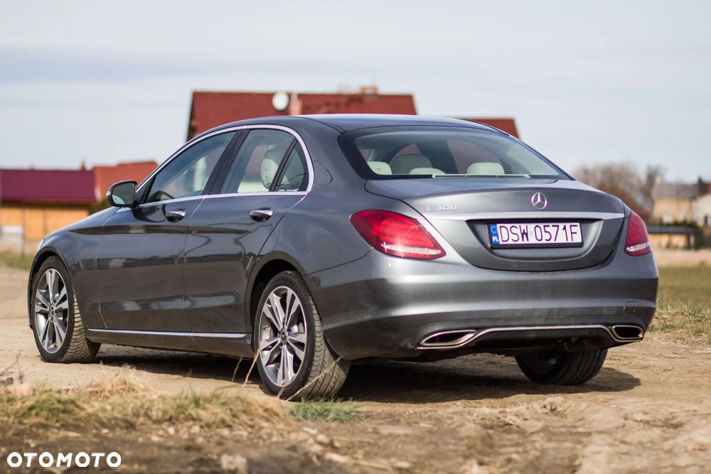 Mercedes-Benz Klasa C 300 9G-TRONIC Exclusive - 1