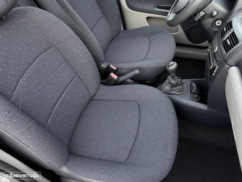 Renault Clio 1.2 16V SE Storia - 11