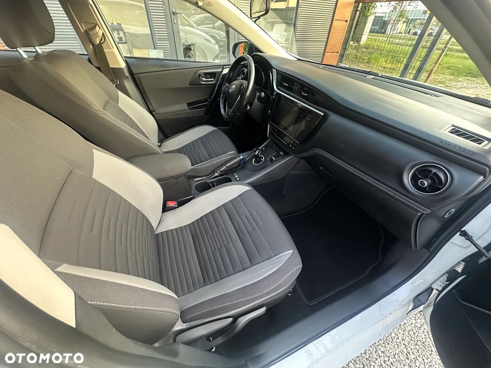 Toyota Auris Hybrid 135 Premium - 26