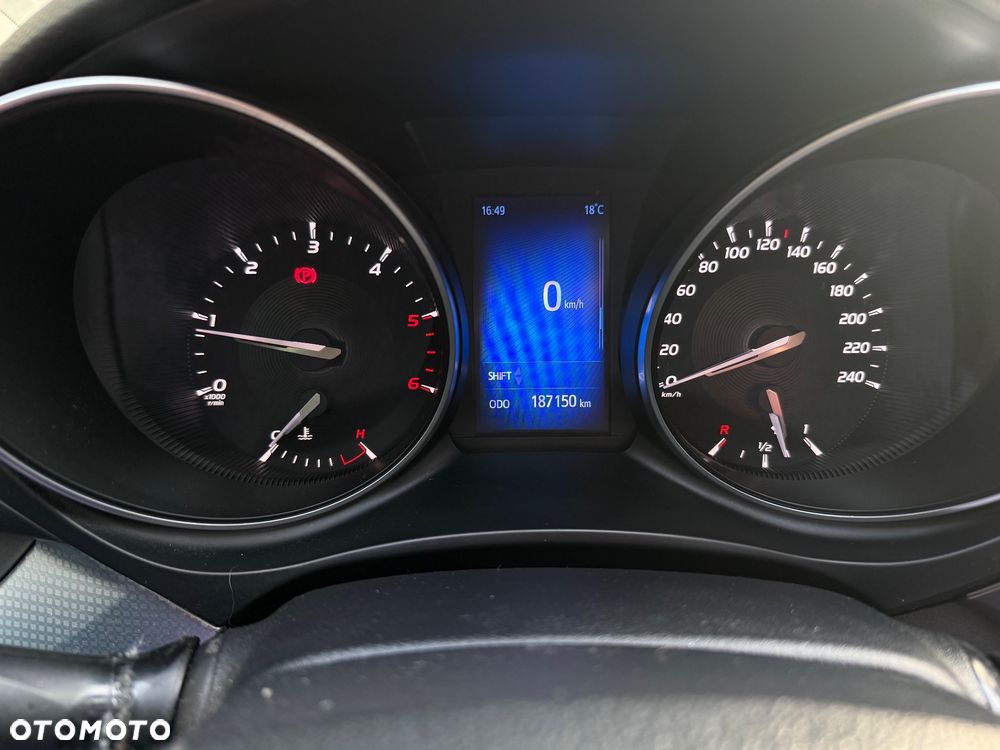 Toyota Avensis - 8