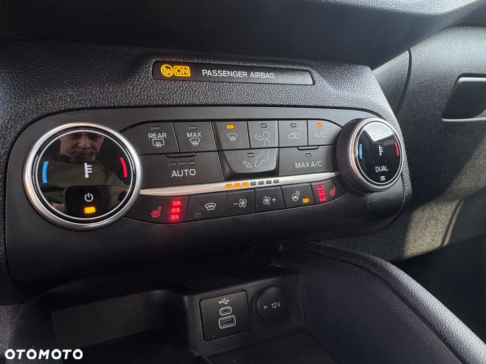 Ford Kuga 2.5 FHEV FWD Titanium - 22