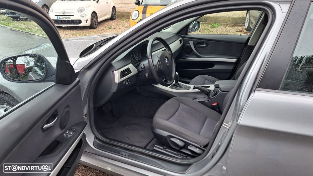 BMW 320 d Touring LifeStyle Auto - 26