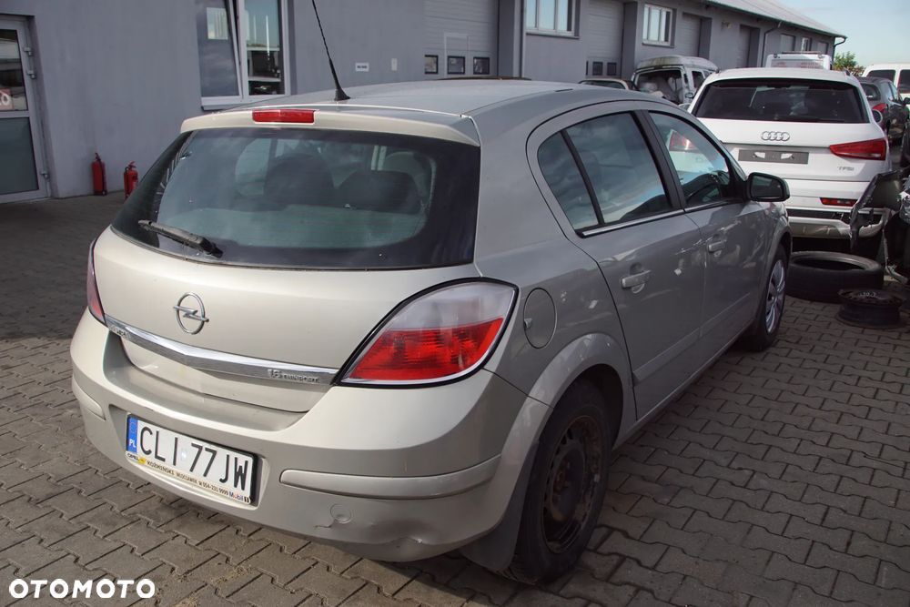 Auto na części - Opel Astra III H 1.6 105 KM Z16XEP F17 Z167 2004R Silnik Skrzynia Drzwi Maska Błotnik Zderzak Klapa Lampa Lusterko Klamka Szyba Deska Kokpit Sterownik Moduł Czujnik Licznik Wyświetlacz Panel Kierownica - 7