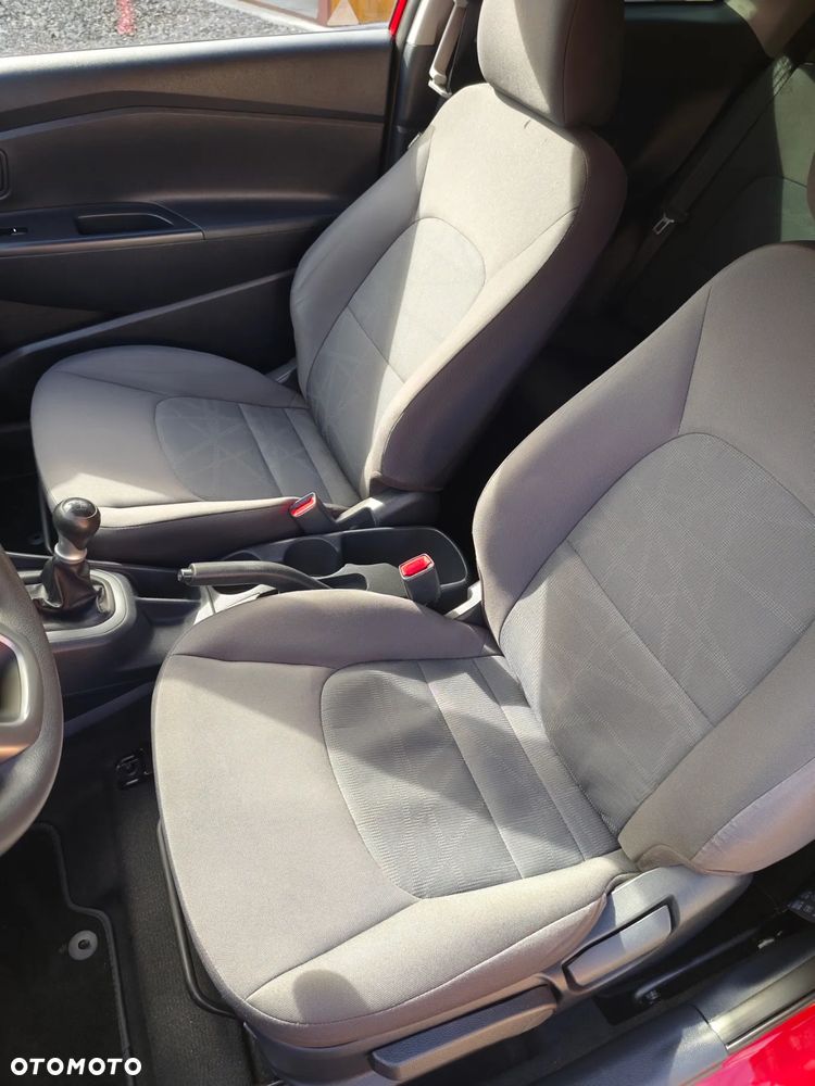 Kia Rio - 8