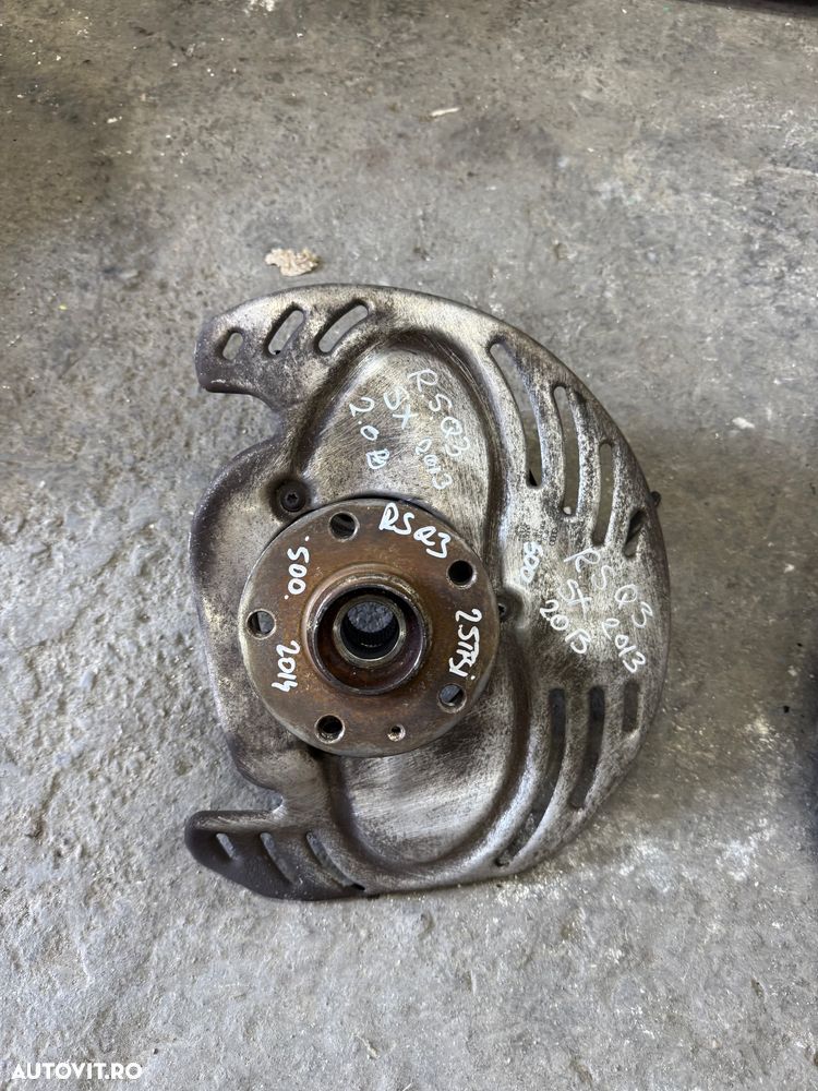 Fuzeta fata stanga sau dreapta AUDI RSQ3 2.5 benz an 2012-2018 - 2