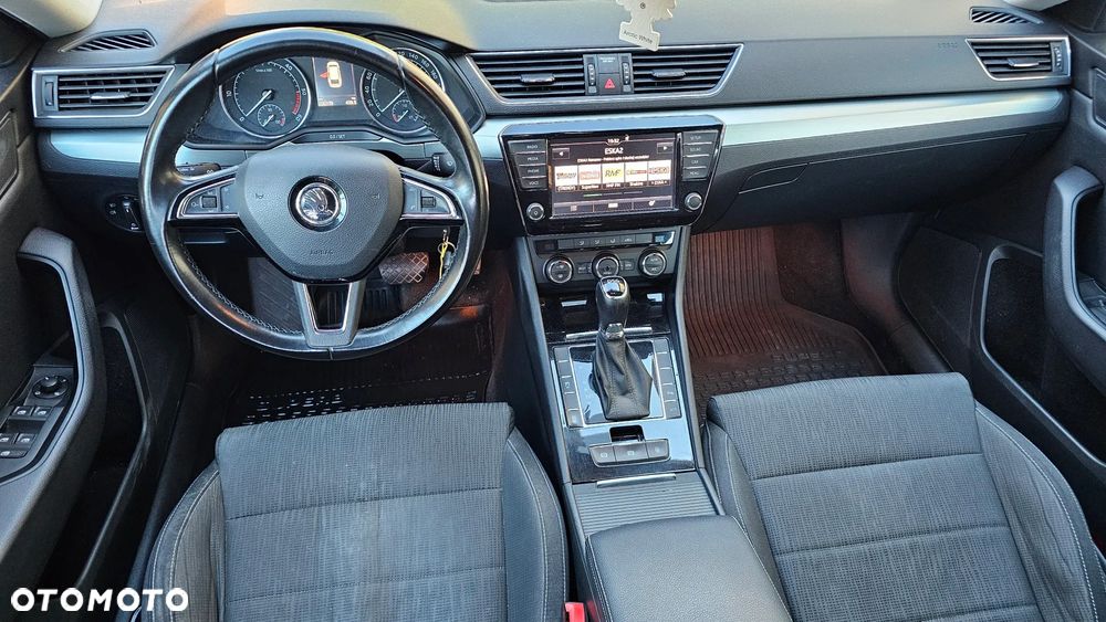 Skoda Superb 2.0 TDI Ambition DSG - 32