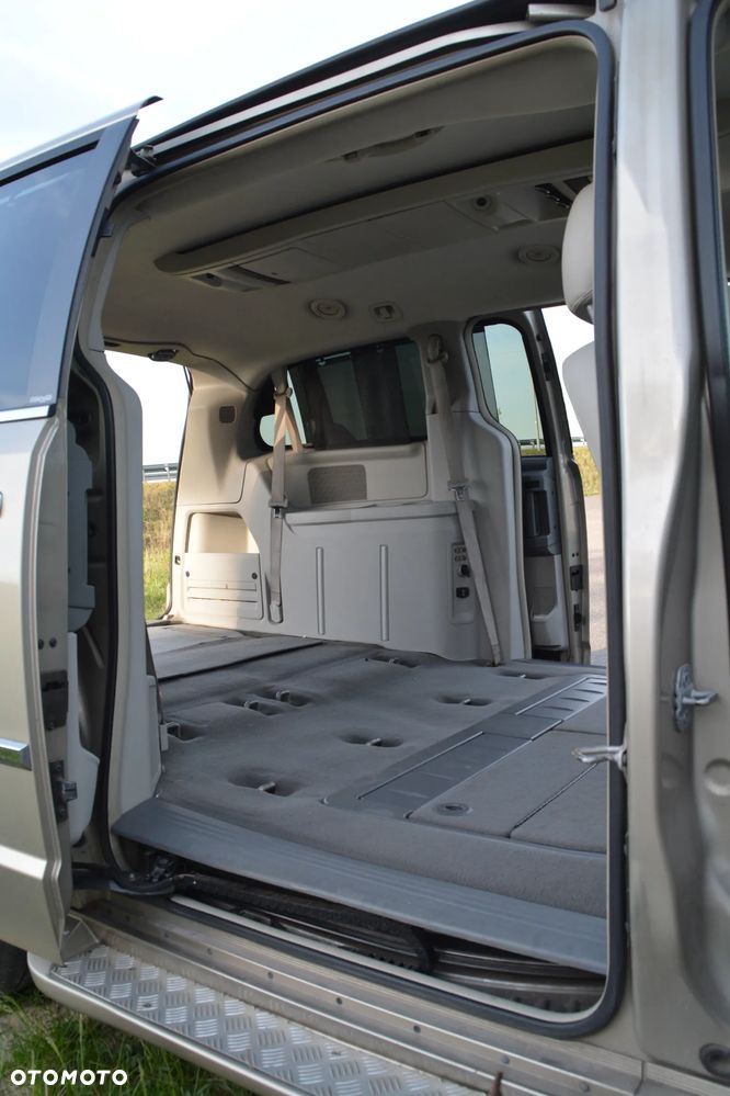 Chrysler Town & Country - 26