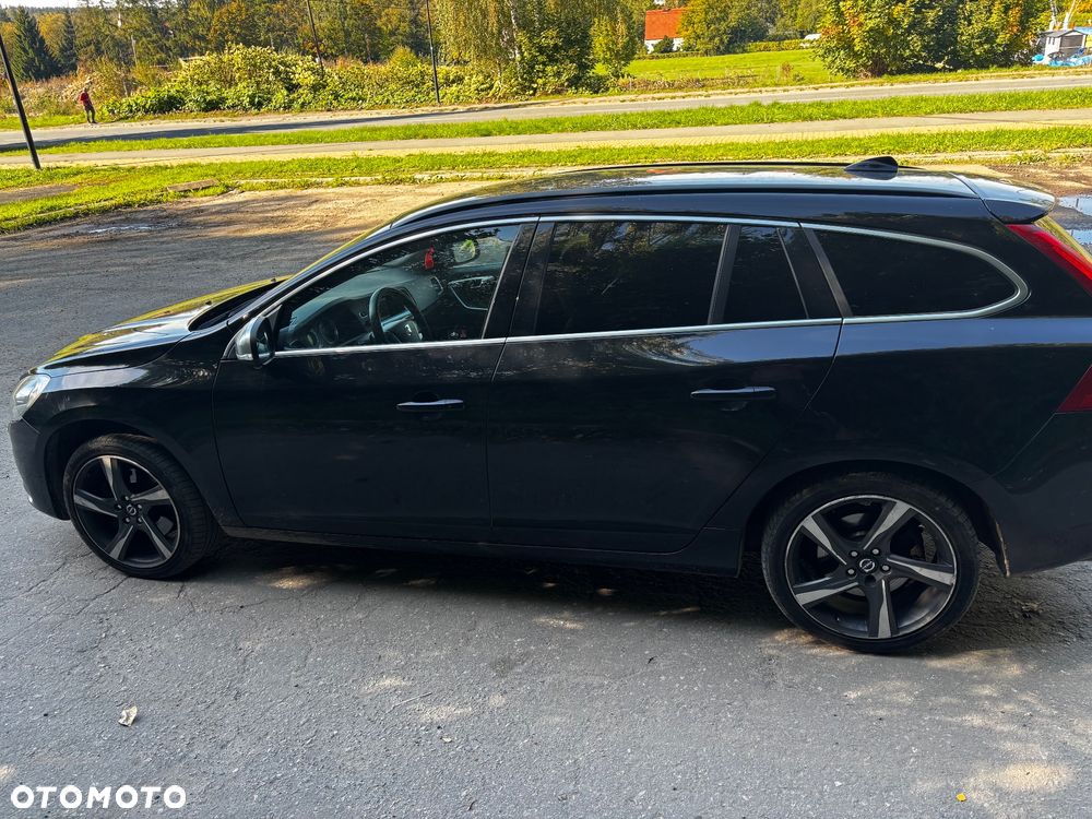 Volvo V60 D5 AWD R-Design - 8