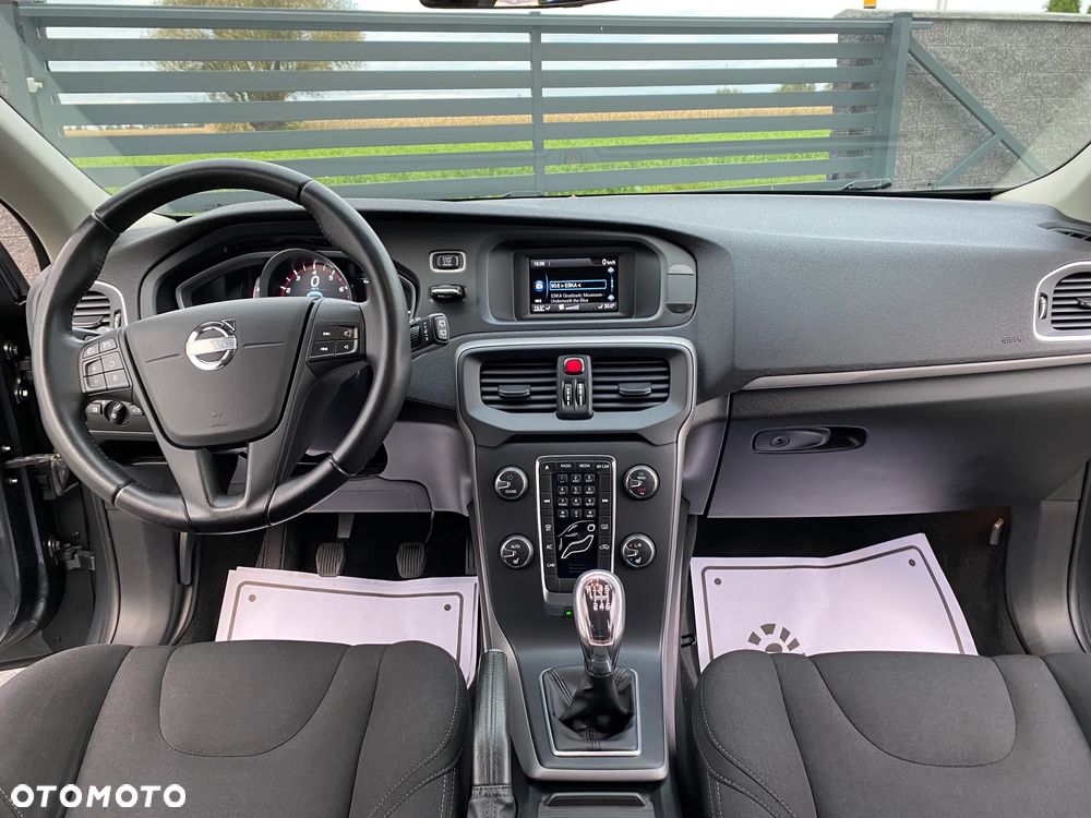 Volvo V40 T3 Momentum - 27