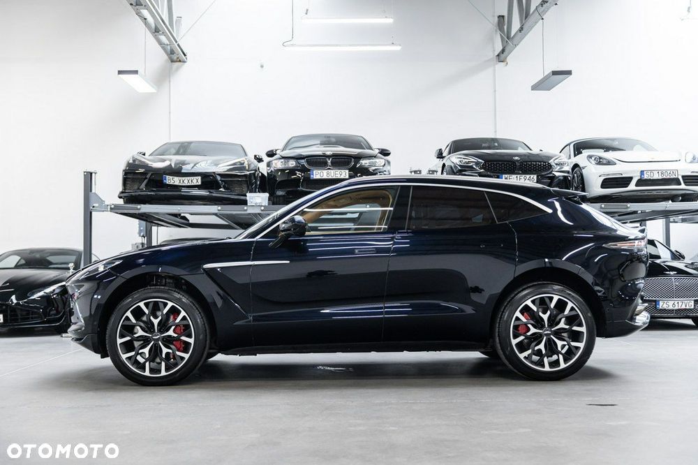 Aston Martin DBX - 7