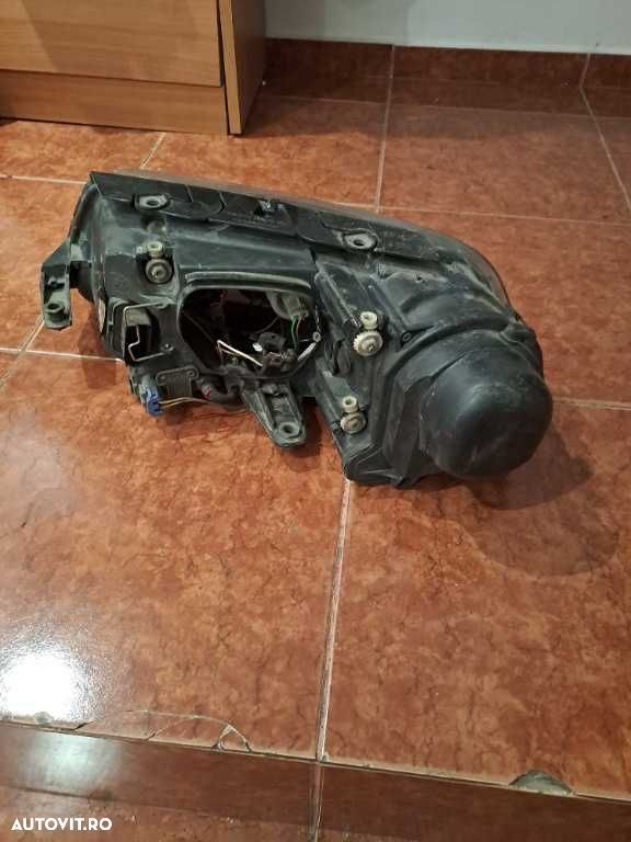 Far dreapta VW Passat B5.5 xenon an 2001-2005 - 3