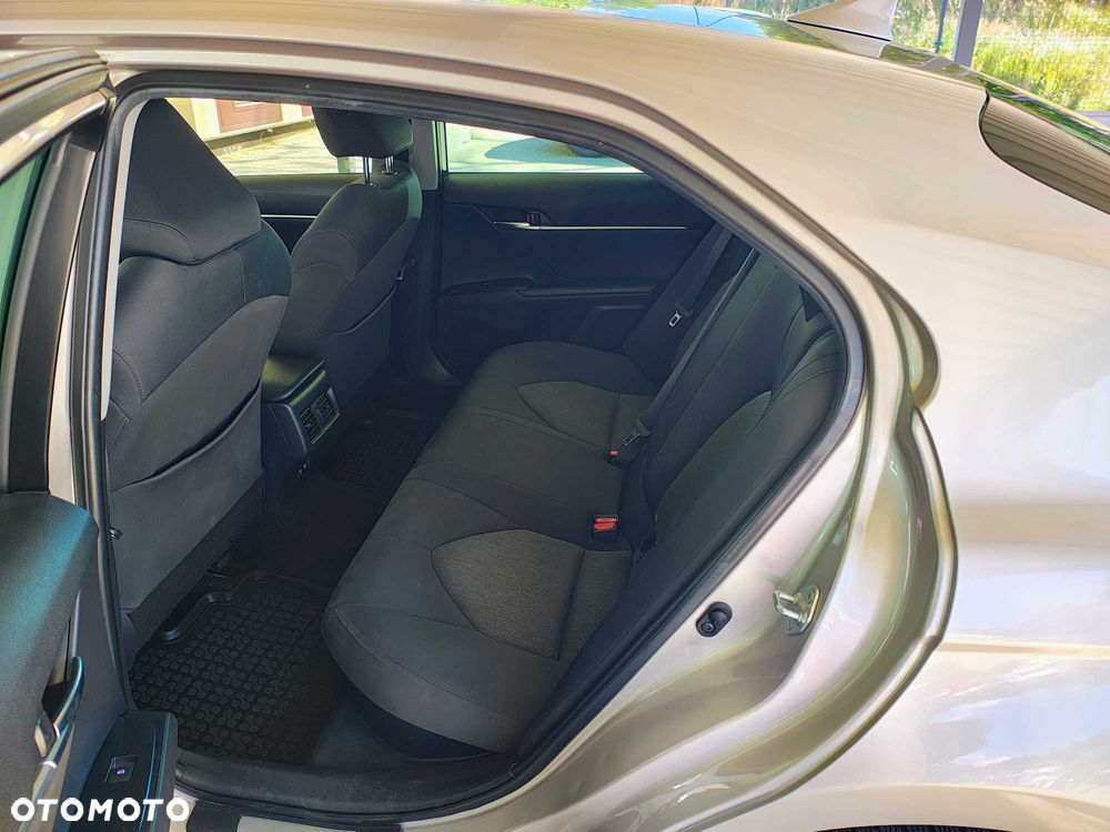 Toyota Camry - 4