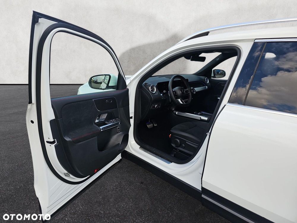 Mercedes-Benz GLB - 10