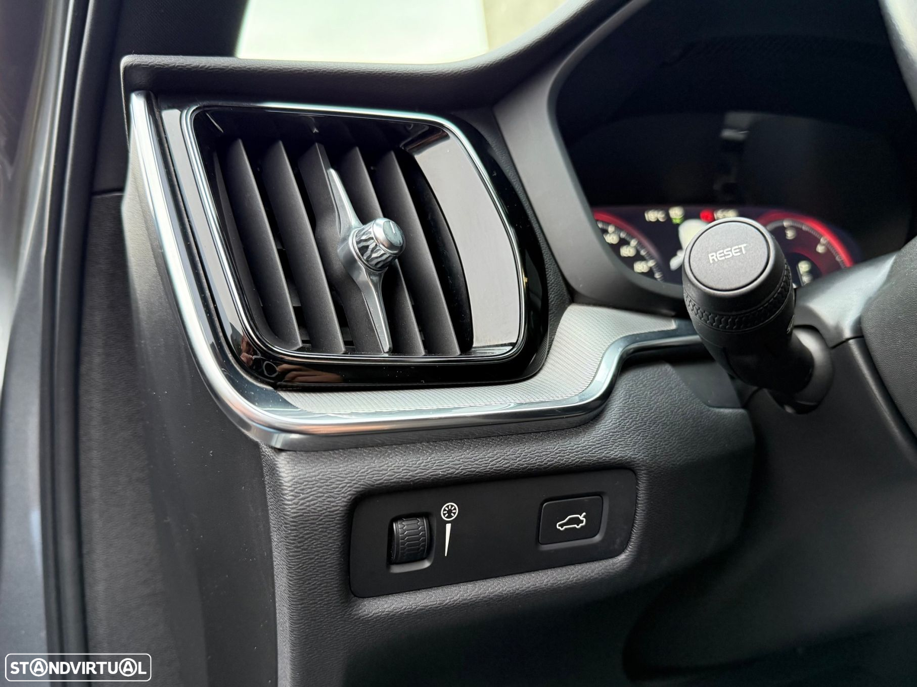Volvo V60 2.0 D4 R-Design Geartronic - 12