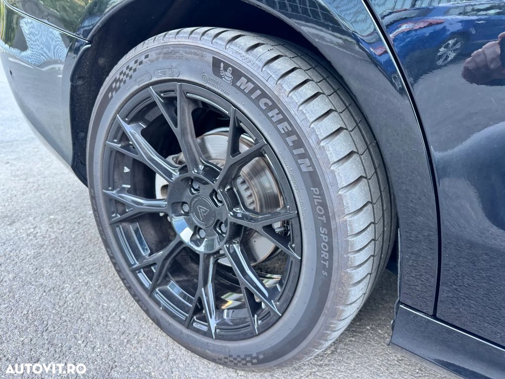 Mercedes-Benz E - 12
