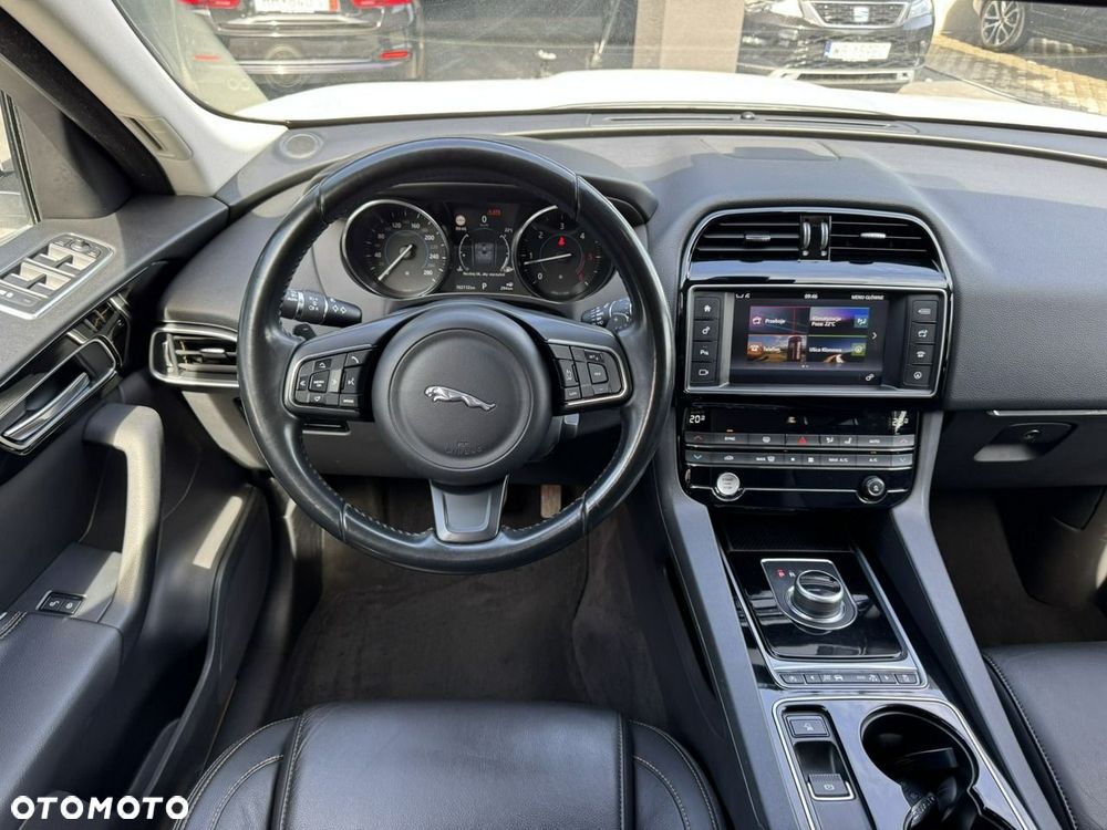 Jaguar F-Pace - 28