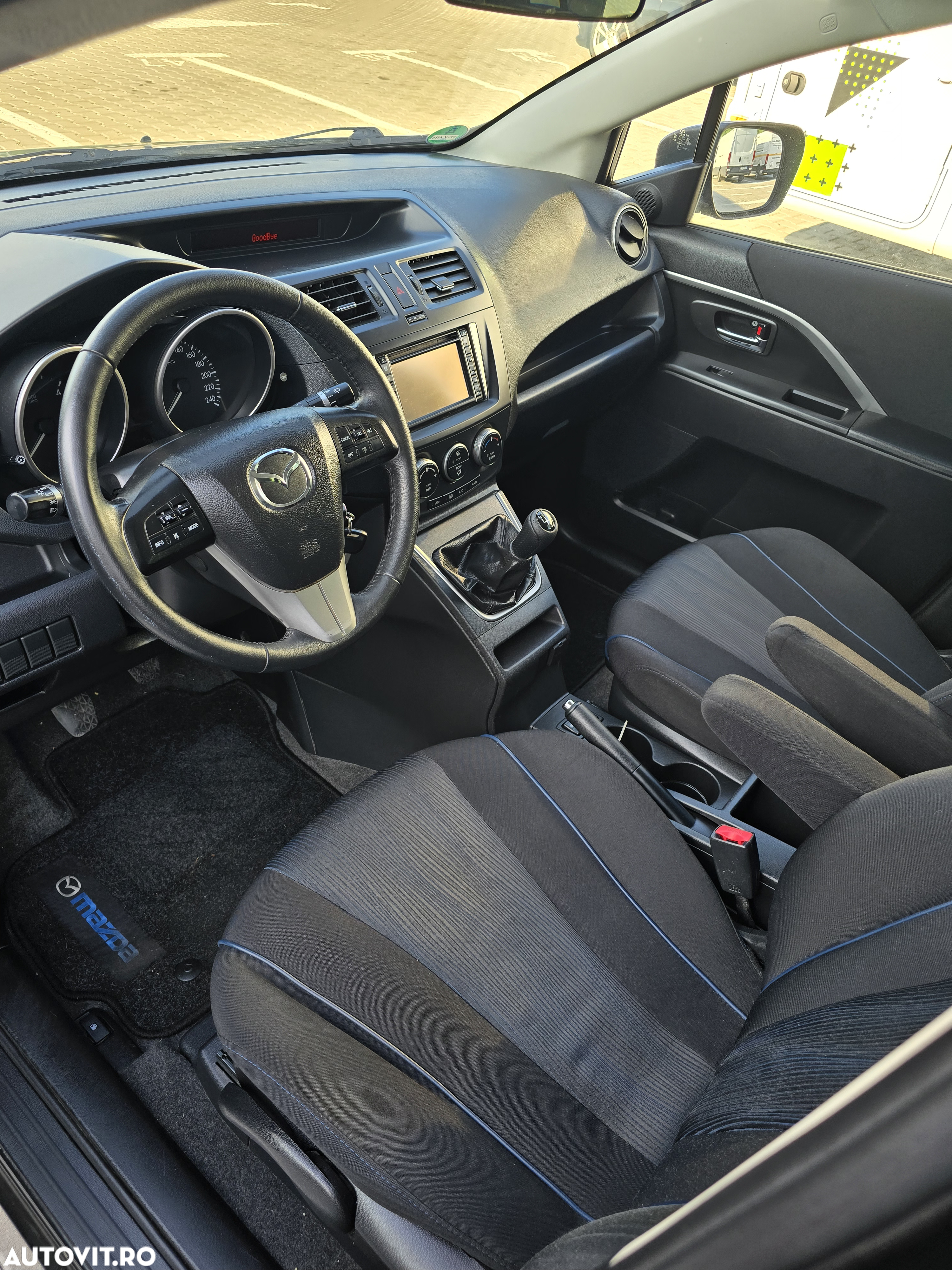 Mazda 5 - 8