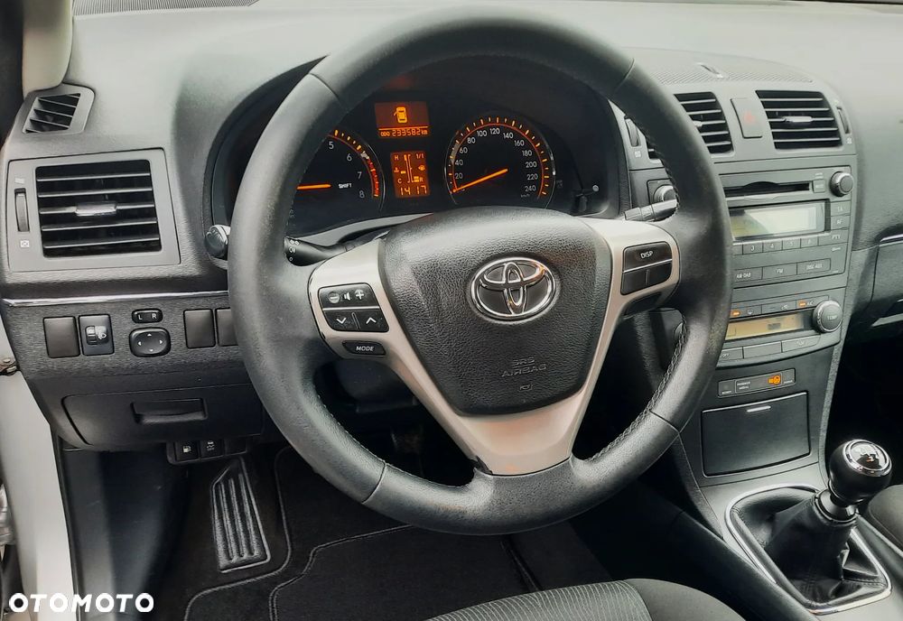 Toyota Avensis Combi 1.6 Comfort - 6