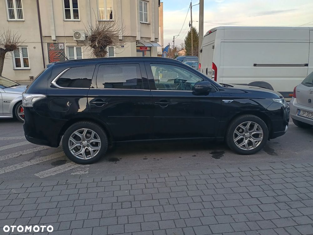 Mitsubishi Outlander 2.0 4WD Top - 16