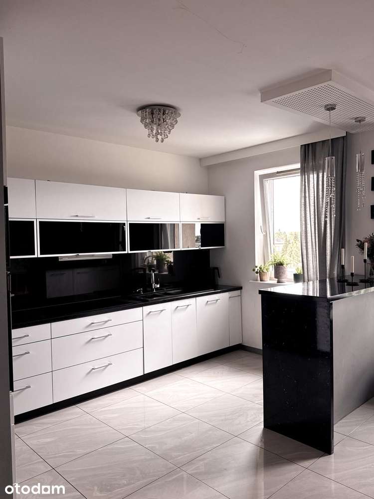 Sprzedam 3 pokojowe mieszkanie 70m2 , winda, piwnica.