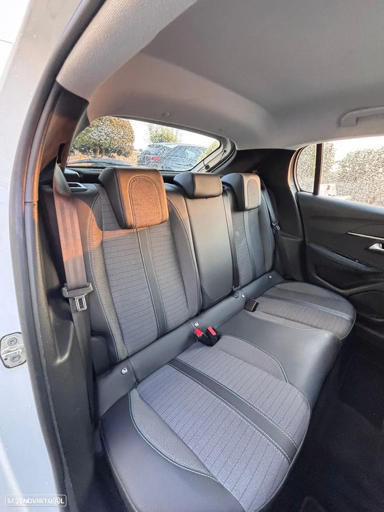 Peugeot e-208 Allure Pack - 16