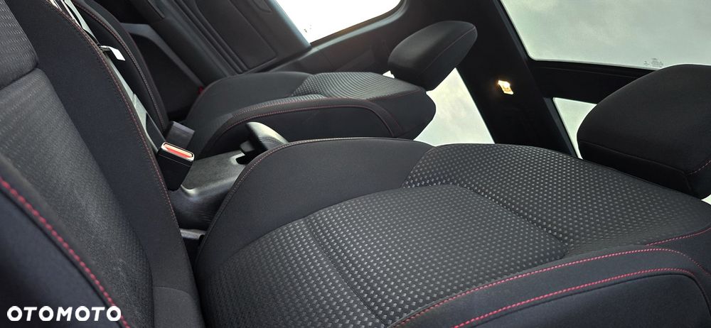 Ford Focus 1.5 EcoBoost ST-Line - 12