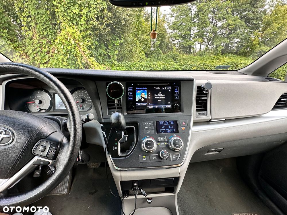 Toyota Sienna 3.5 V6 - 25
