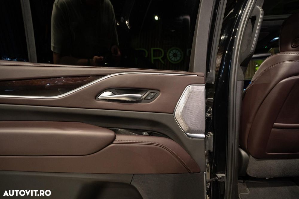 Cadillac Escalade - 4