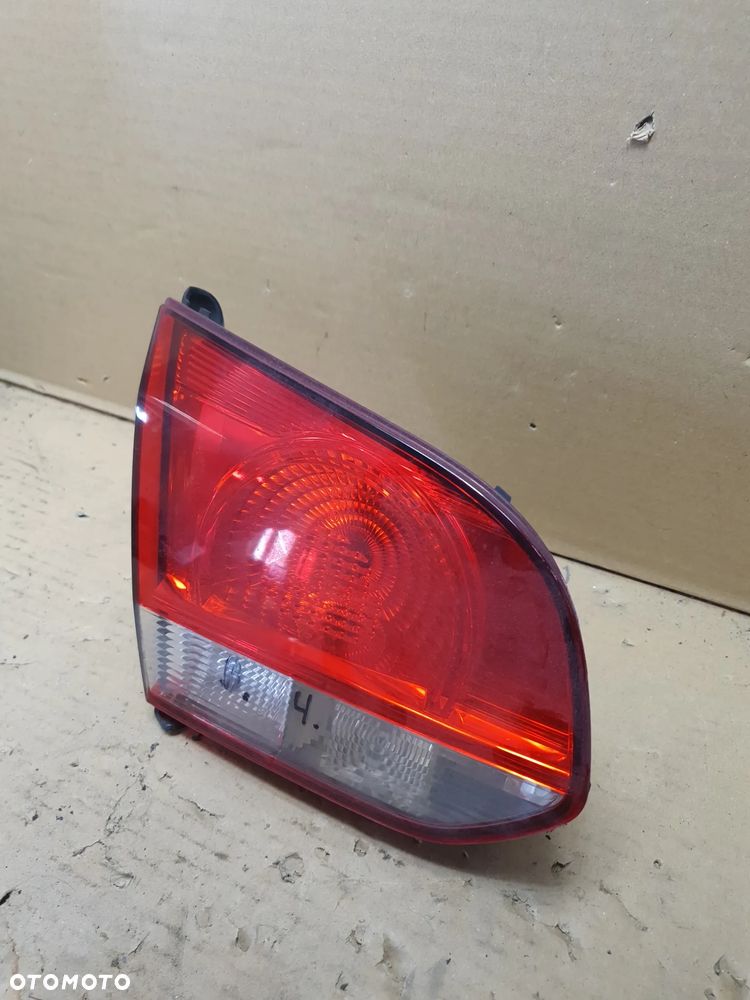 LAMPA LEWA W KLAPE VOLKSWAGEN GOLF VI 6 - 2