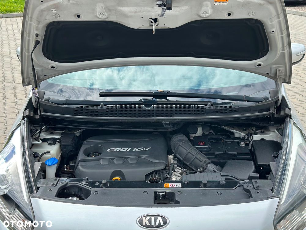 Kia Carens 1.7 CRDi 136 Fifa World Cup Edition - 25
