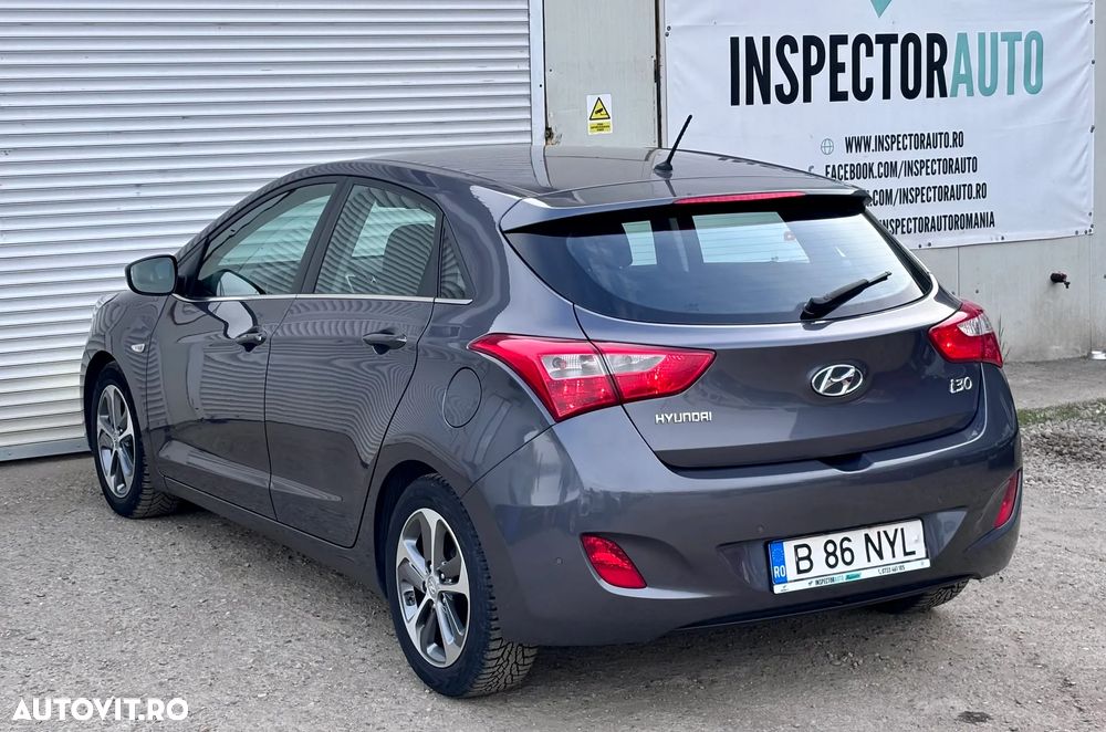 Hyundai i30 blue 1.4 Trend - 14