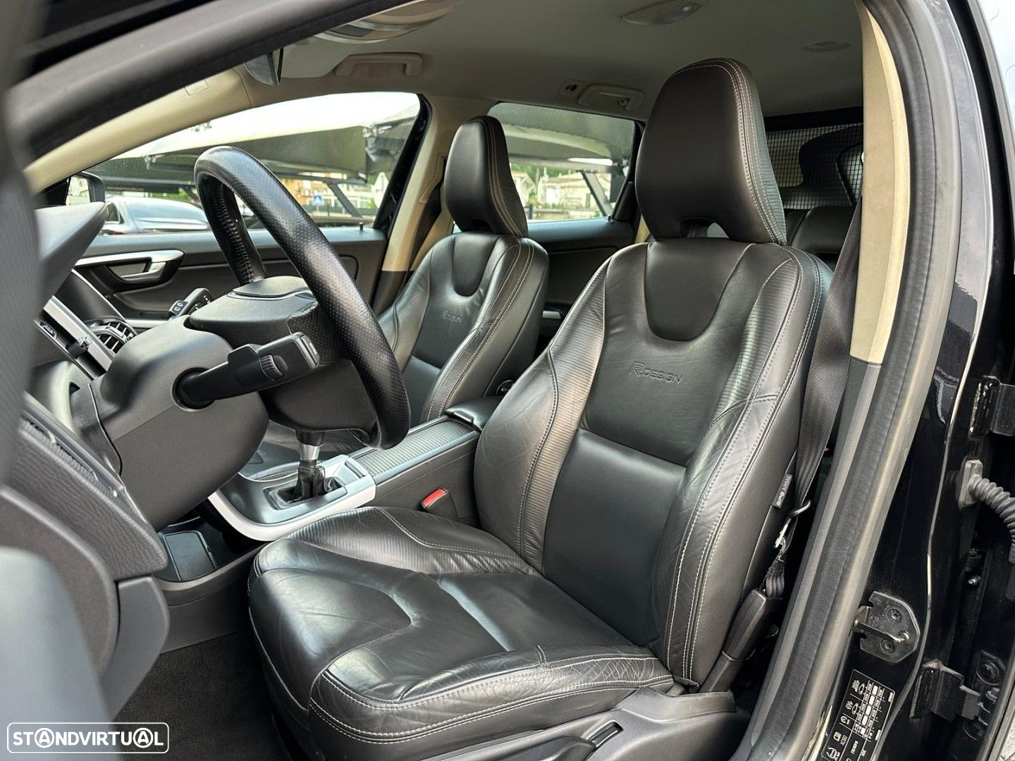 Volvo XC 60 2.0 D3 Drive R-Design - 28