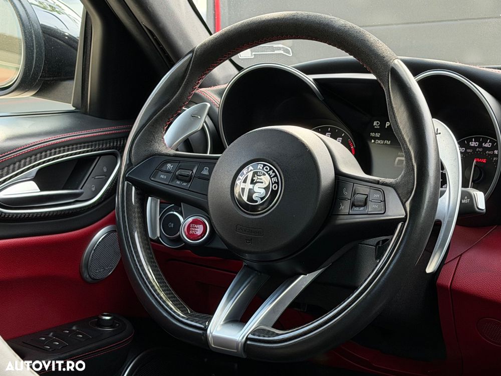 Alfa Romeo Giulia 2.9 V6 Bi-Turbo AT8 Quadrifoglio - 4