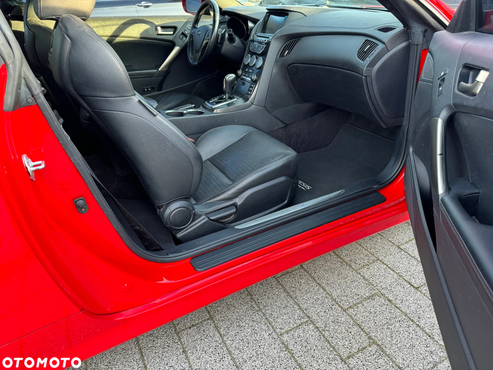 Hyundai Genesis Coupe 3.8 V6 Executive - 12