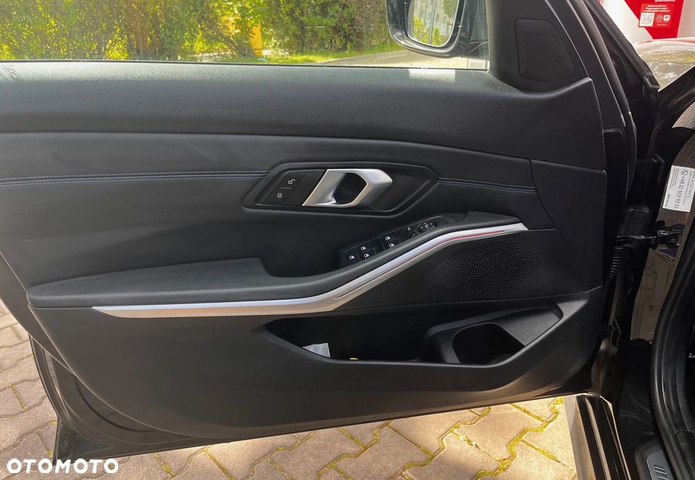 BMW Seria 3 318i M Sport - 24