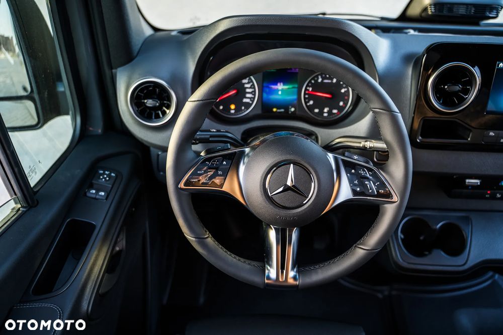 Mercedes-Benz Sprinter - 14