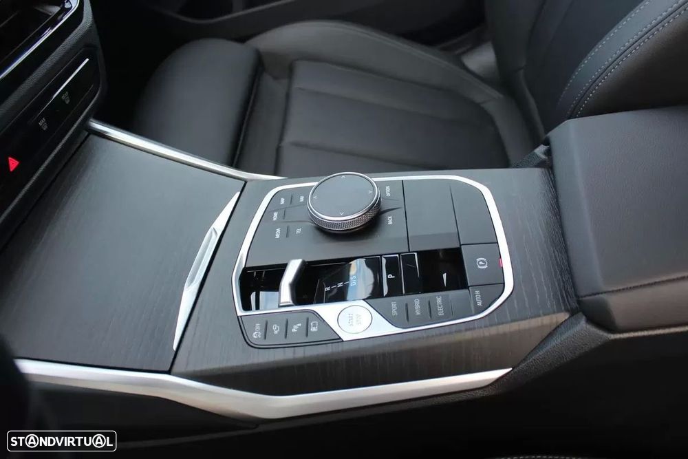 BMW 330 e Touring Aut. M Sport - 25