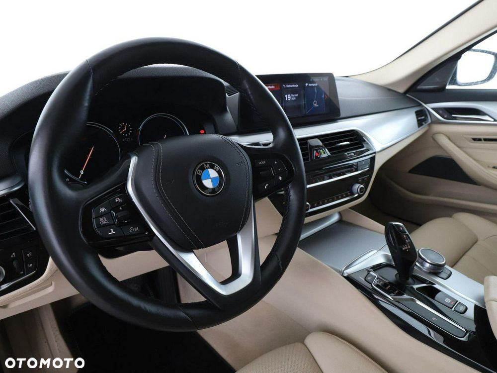 BMW Seria 5 520d xDrive - 15