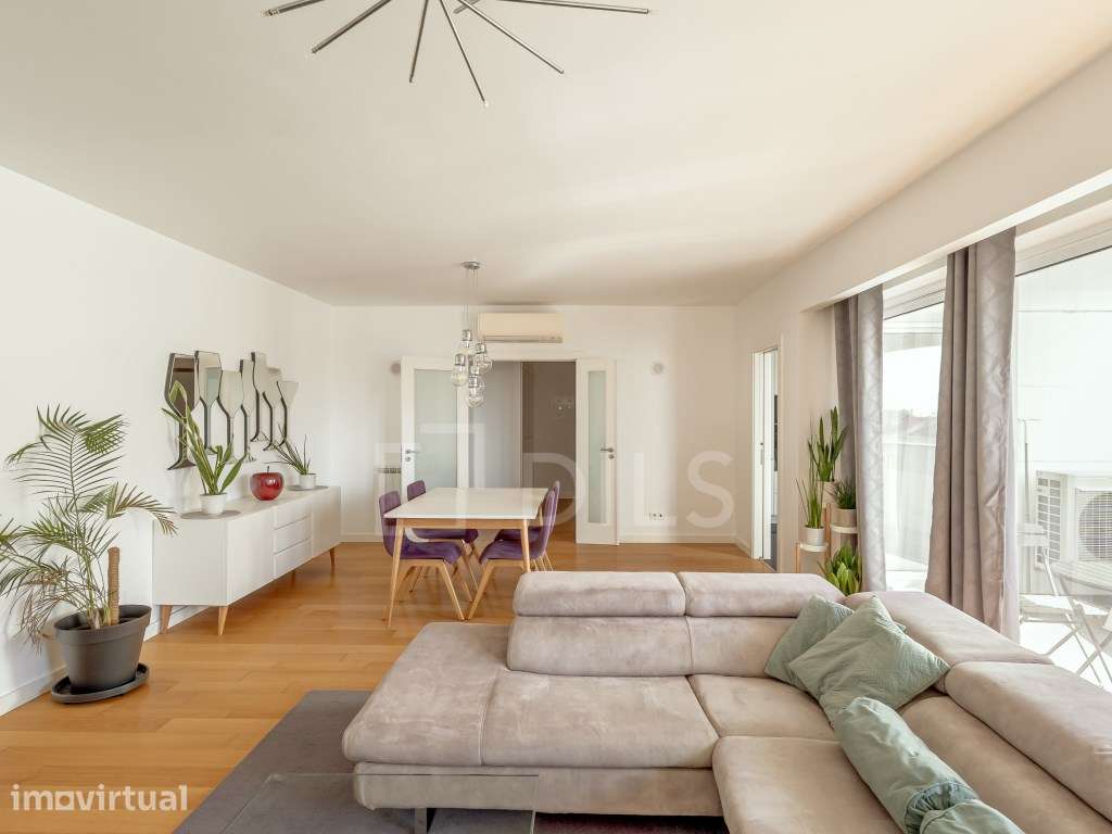Apartamento T2 com terraço e estacionamento na Cruz Quebrada, Algés - Grande imagem: 2/20