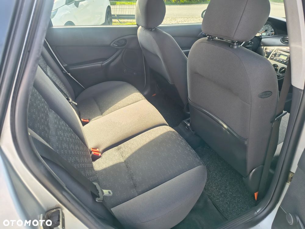 Ford Focus 1.6 Futura - 29